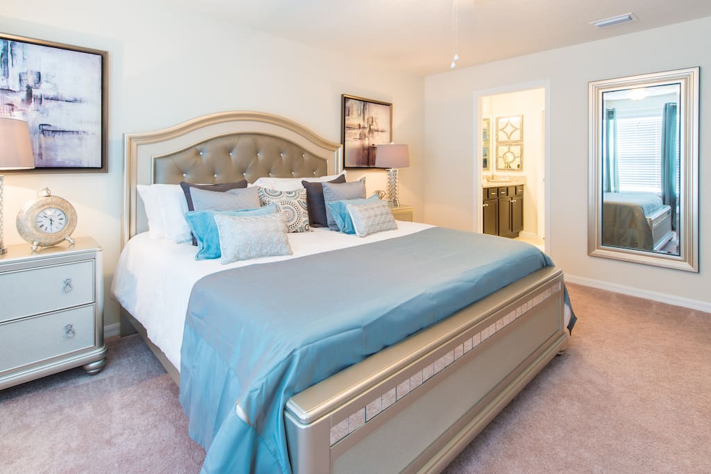 Bedroom 5 (Master Suite - upstairs)