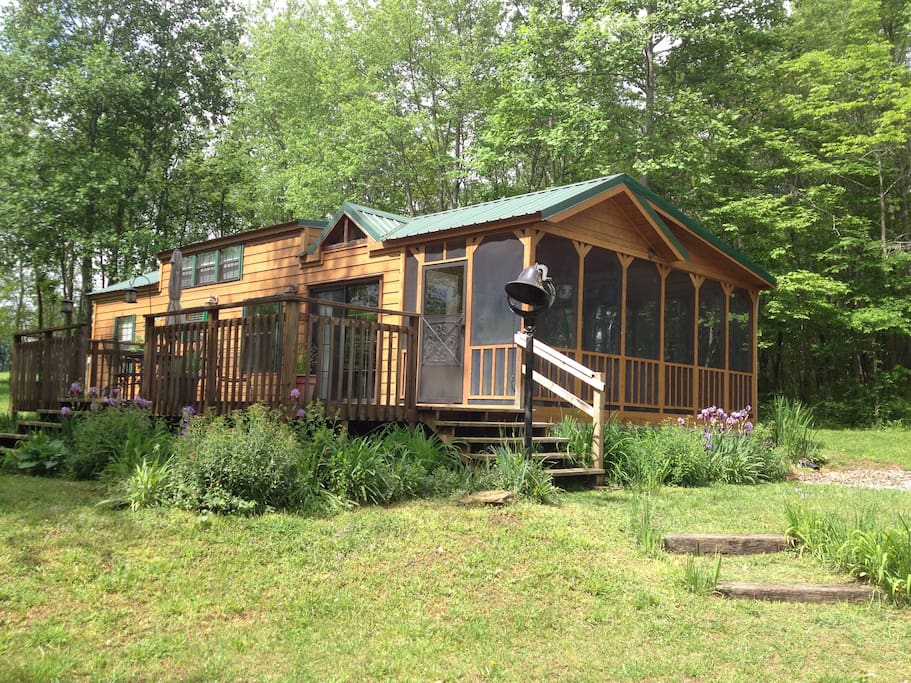 Rural cabin close to everything. Farm stays for Rent in Scottsville