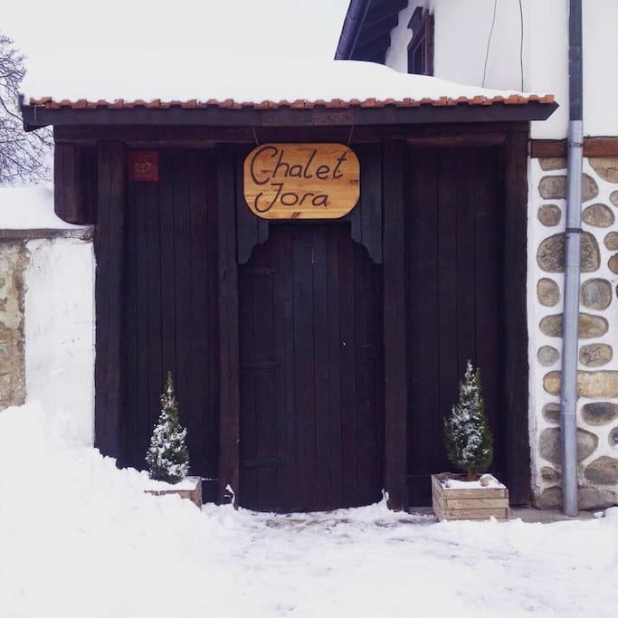 Entrance gate