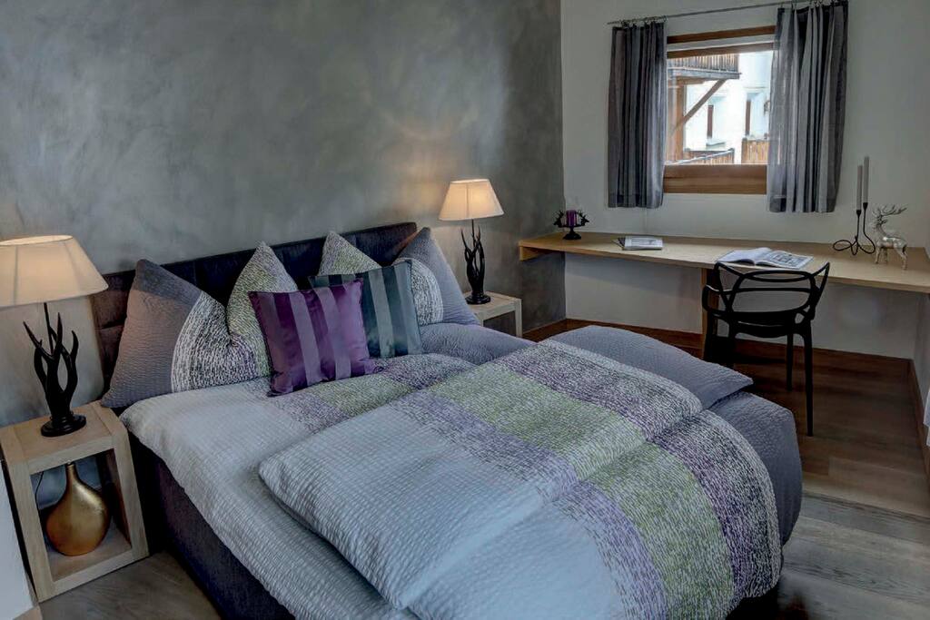 Schlafzimmer 1