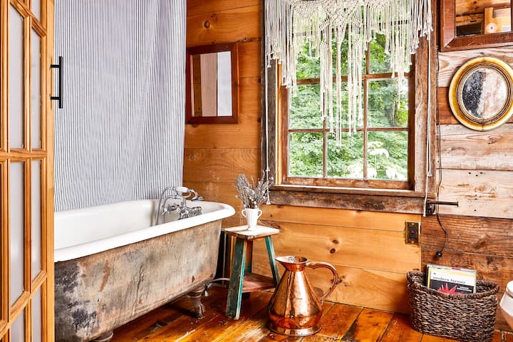 Second Floor // Full bathroom with claw foot tub. High quality, natural toiletries and towels are provided.