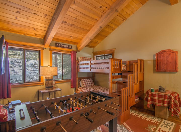 Chumba cha michezo - tazama kwenye vitanda vya ghorofa.