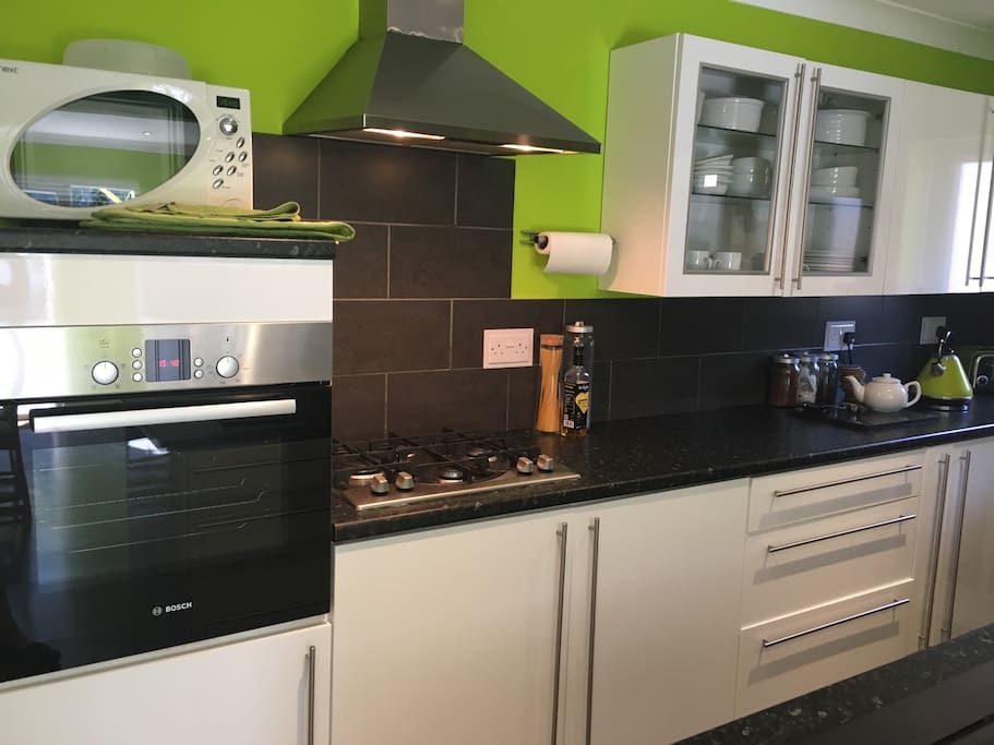 Eye level oven & hob