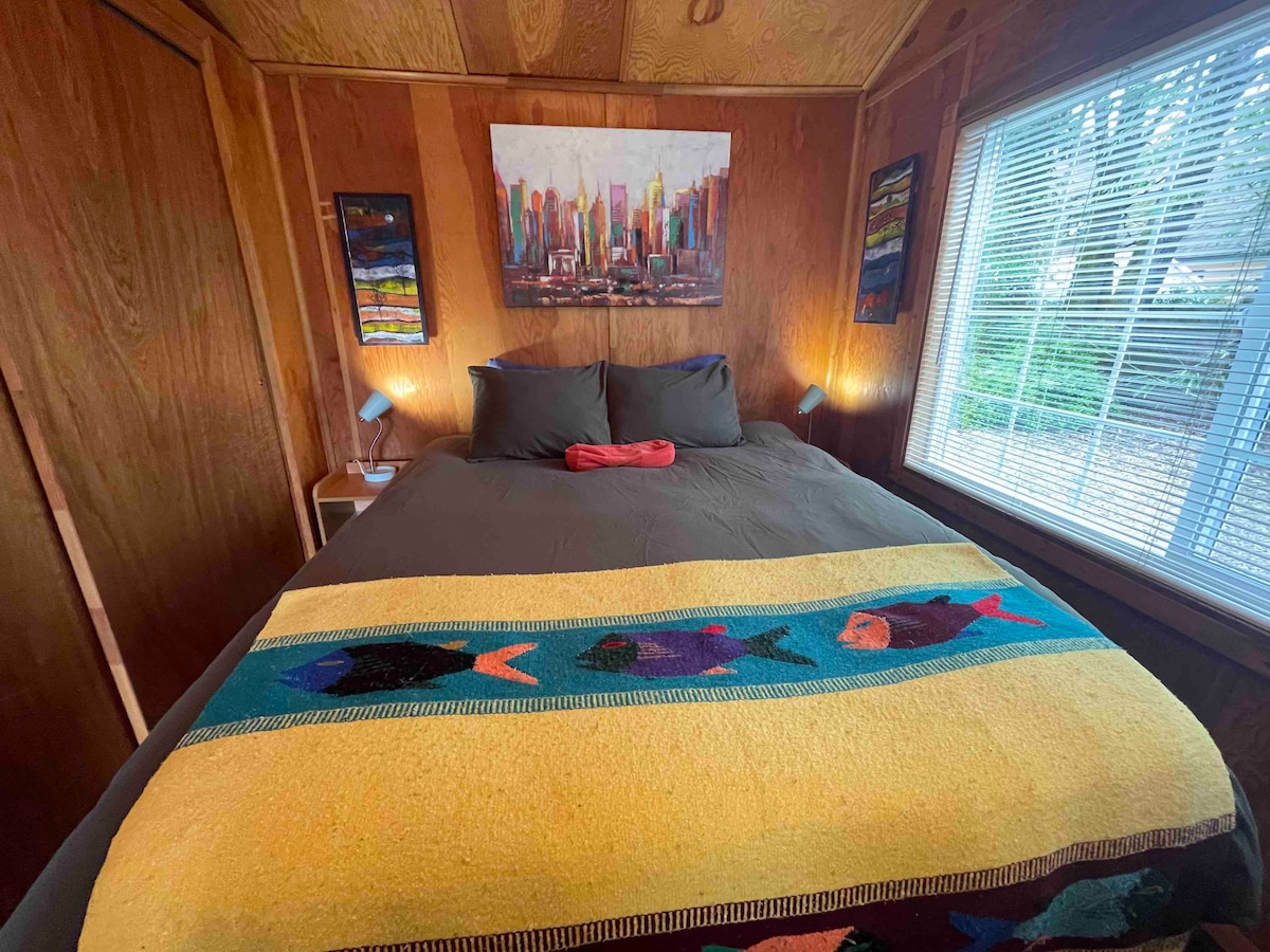 Guests rave about the bed!  A high-end firm mattress topped with a Tempur-Pedic memory foam topper that envelopes you into the best sleep!  4 pillows to make sleeping, cuddling, lounging, or reading in bed, super comfy! You won't want to get up!