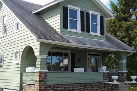 Beautiful Bungalow In Charming Beverly Hills