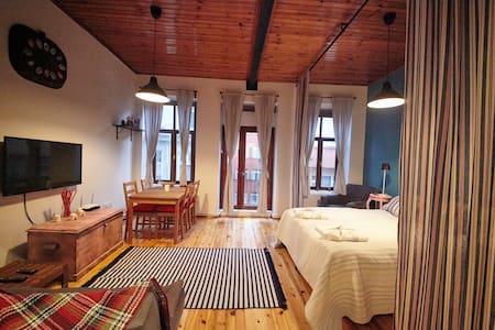 Studio with High Ceiling in the center of Taksim