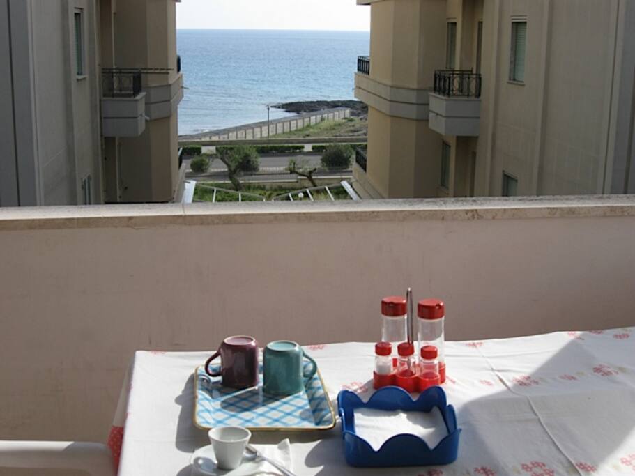 Colazione vista mare!