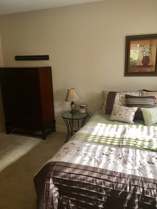 Super comfy queen bed.