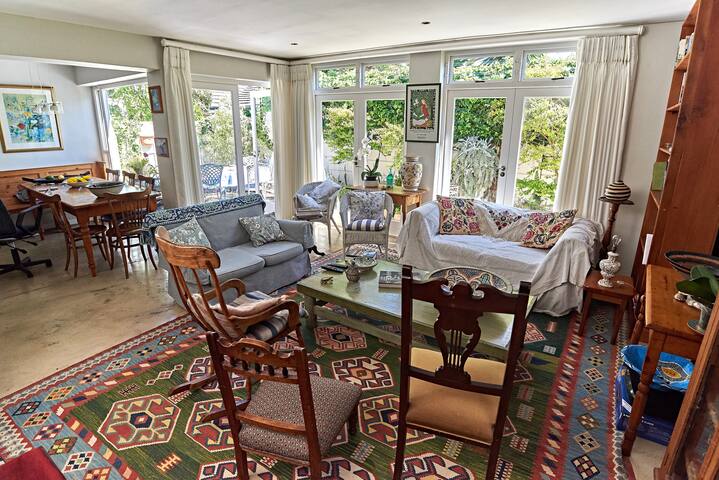 Comfortable and stylish Claremont Cottage gallery image 5