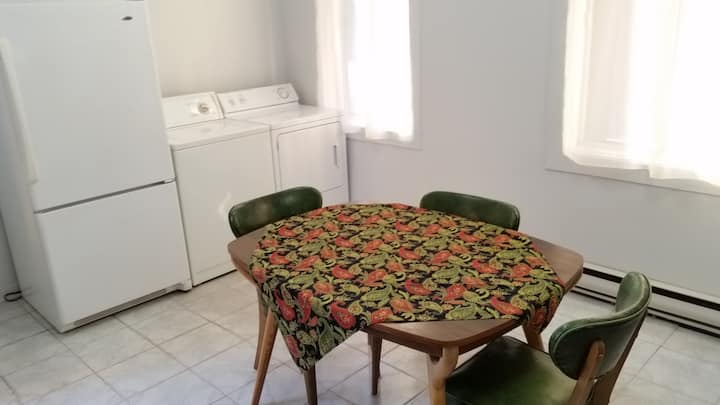 Chambre Claire à 10min Du Métro, Hôpital Cusm,glen - Montreal