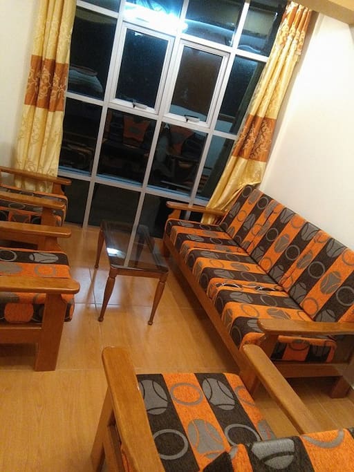 Sala muebles en madera(Tv, equipo de sonido)
