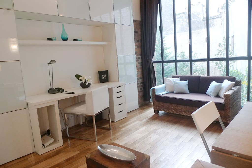Apt. Dauphine - Studio working desk, comfortable convertible sofa bed for 2 and bay window