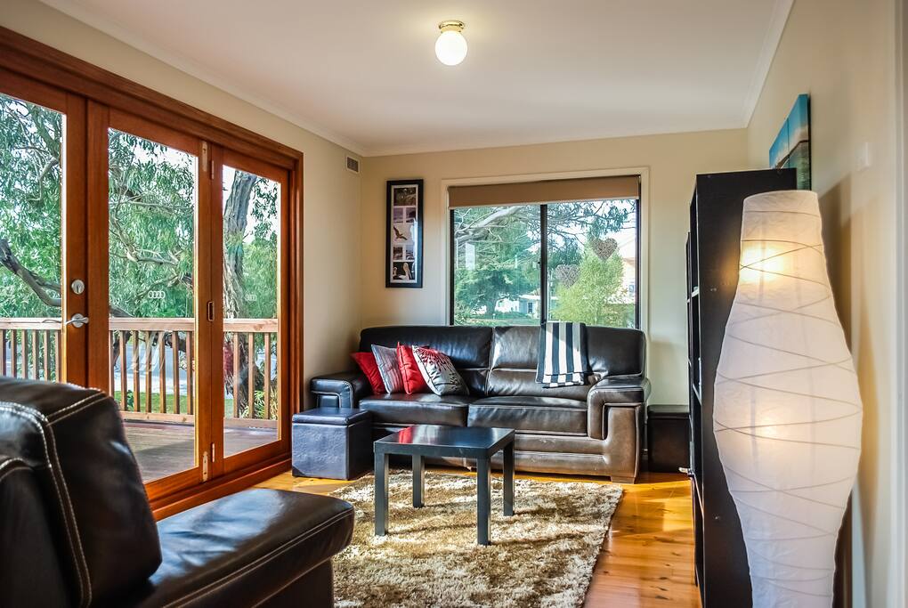 Lounge/TV viewing area...