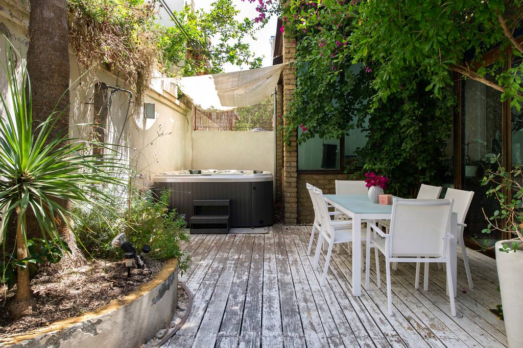 Patio with a beautiful Jacuzzi
