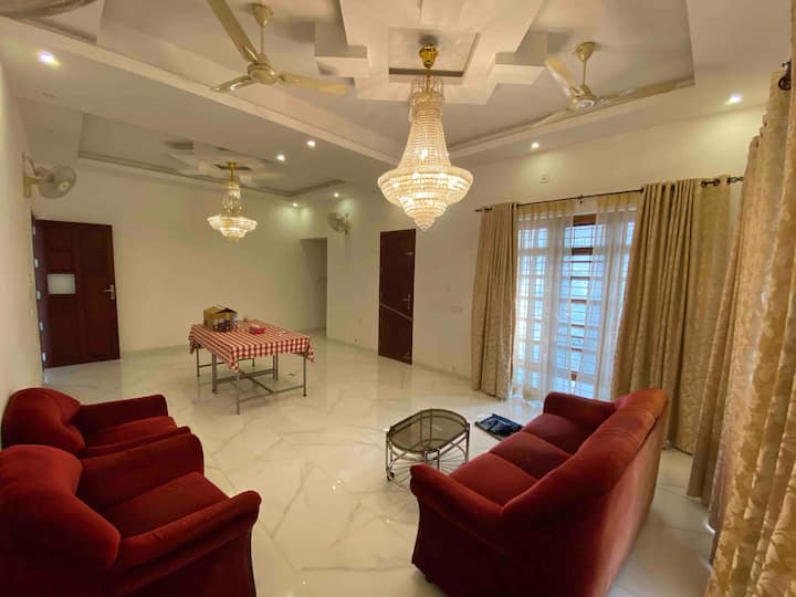 Double Bedroom With Balcony & Fast Wifi - Kollam
