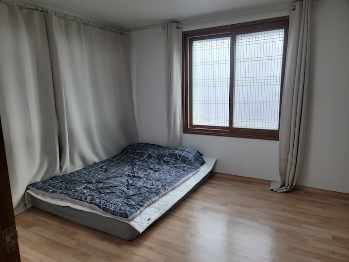 Grande chambre 1 (lit queen)