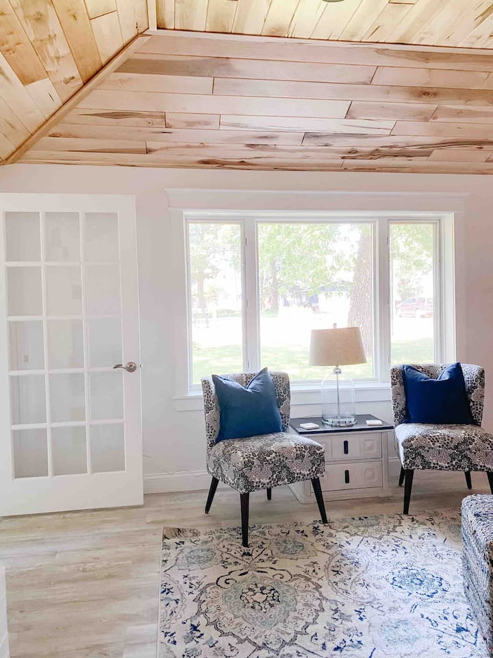 A Clean & Cozy Lakeview Home Caseville Sand Point - Caseville, MI