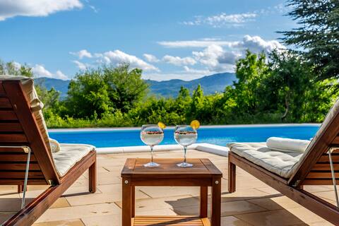 Casa di Oliva-Villa with heated pool & jacuzzi