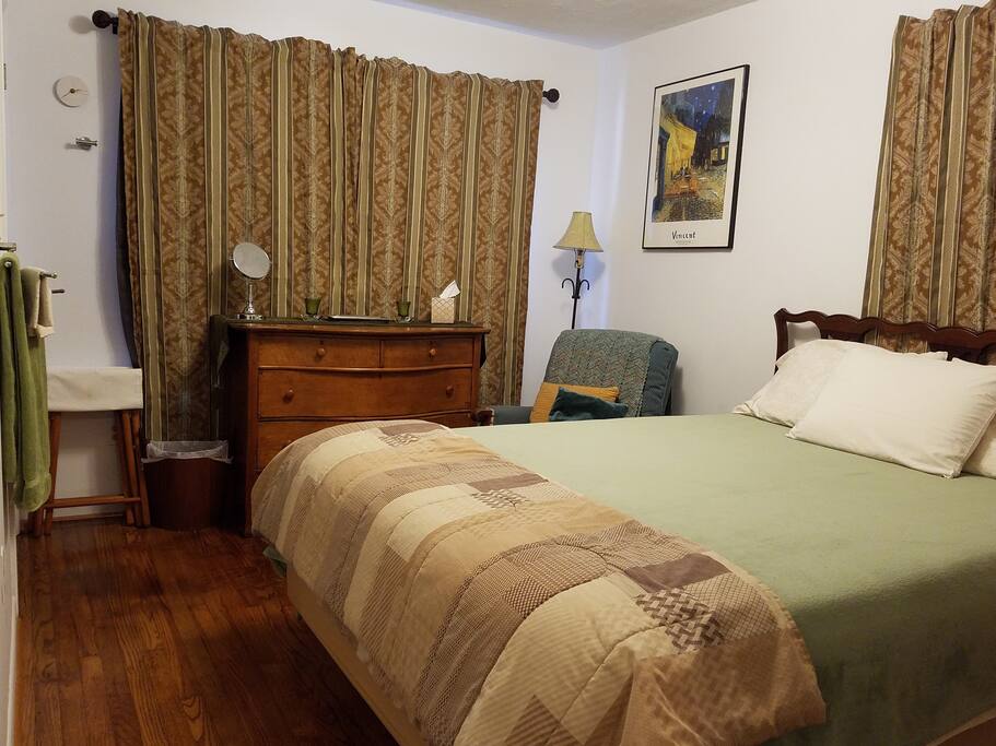 Queen Bedroom