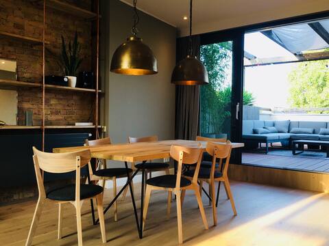 Beautiful  CENTRAL+LEGAL roof flat- great terrace