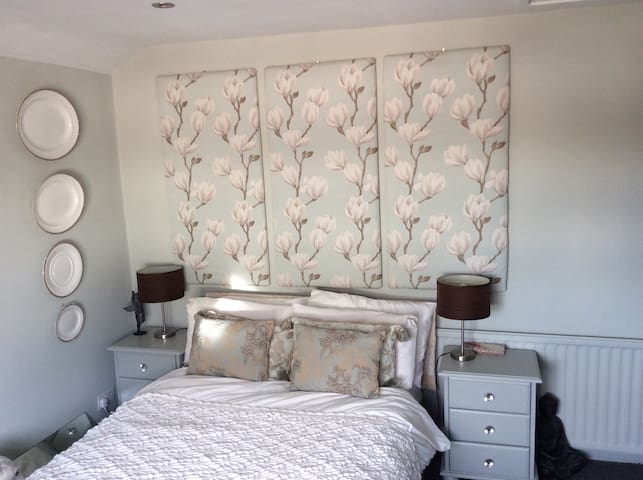 Chic Home with Double Room