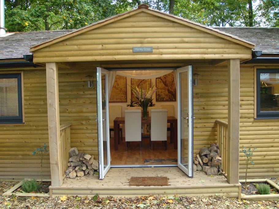 Honey Crisp Cabin entrance