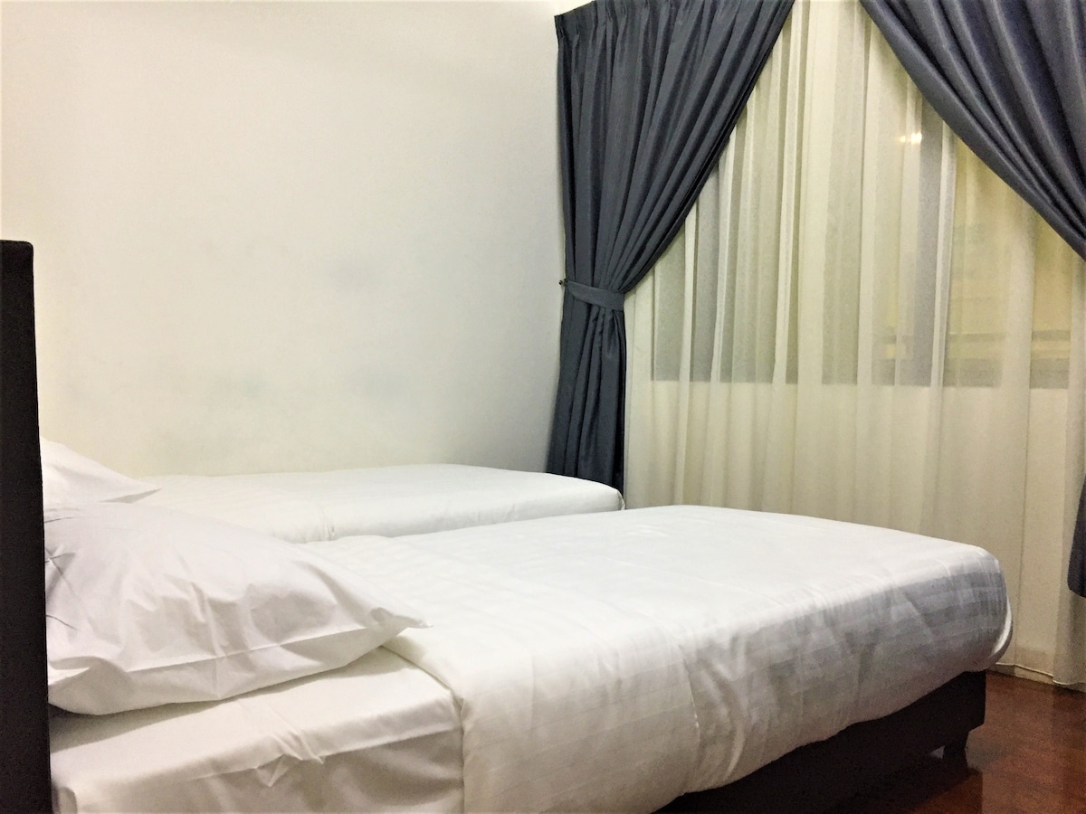 Deuxième chambre avec deux lits simples