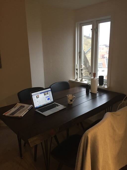 Spisebord i køkkenet