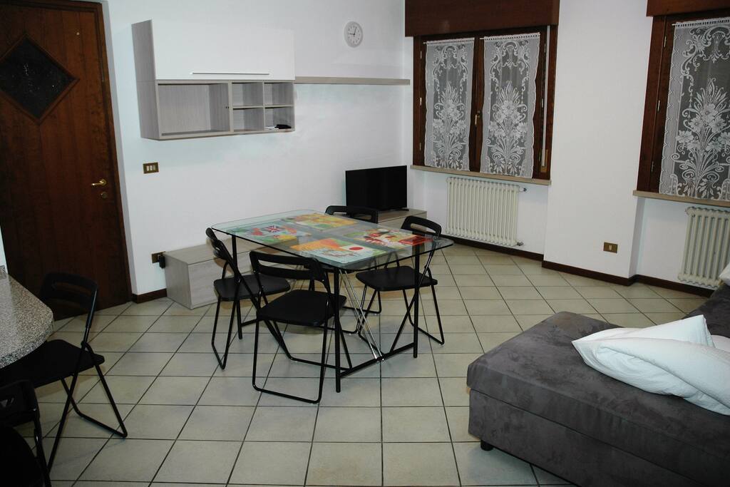 ZONA GIORNO CON DIVANO LETTO