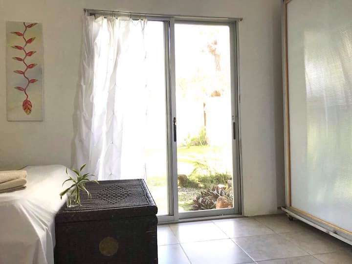 *Artistic Modern B&B Liberia Airport* Houses for Rent in Liberia