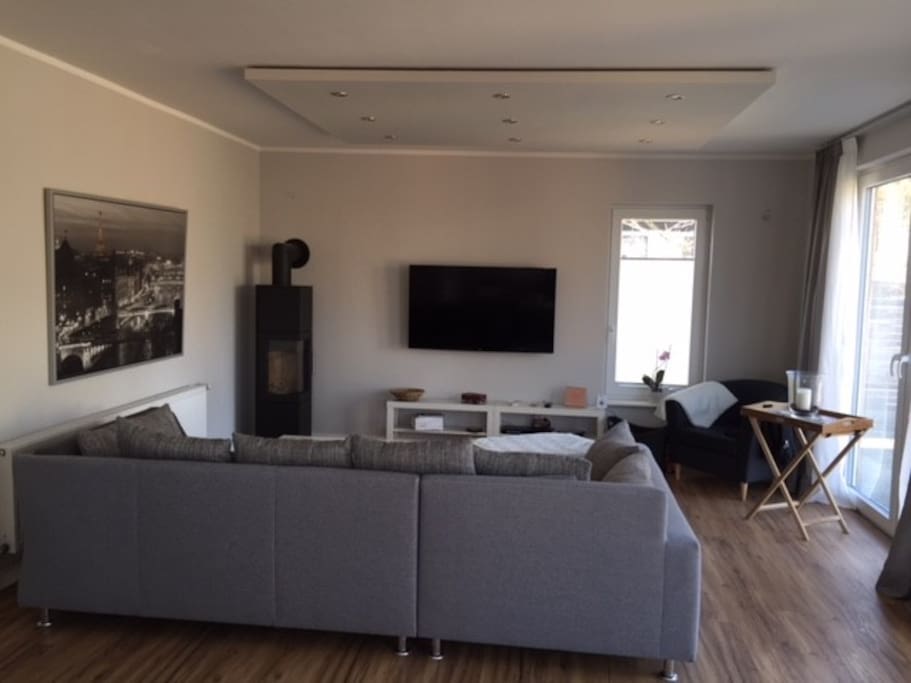 Wohnzimmer im EG mit Design Kamin