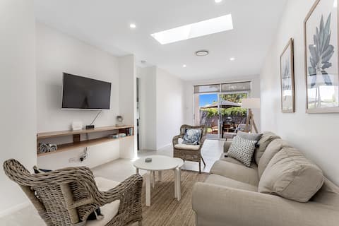 Popular Airbnb listing: Bright Modern Family Villa near beach Dogs welcome in Fingal Bay