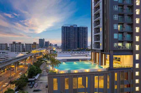 Elegant 2BR Free Skypool Gym Wifi@BTS Puchao