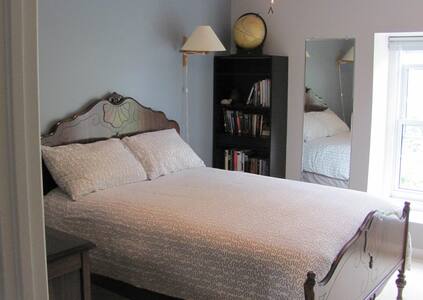 Private room in comfortable, clean, stylish home