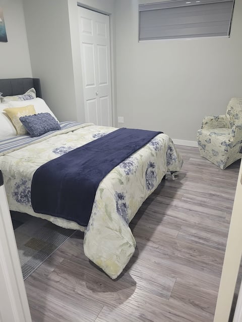 Top Airbnb: A beautiful 1 bedroom basement apartment. in Sage Creek