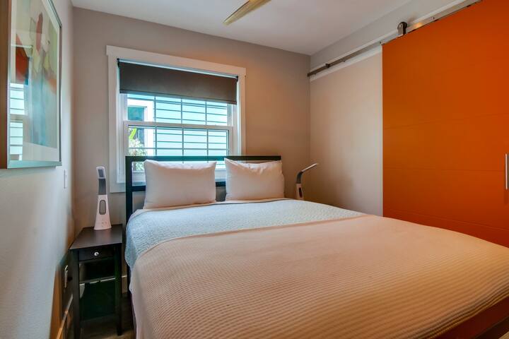 Completely Upgraded 4 BR 3 Bath,Steps To Ocean/Bay gallery image 3