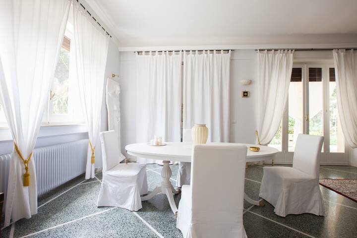 Villa panoramica con piscina gallery image 4