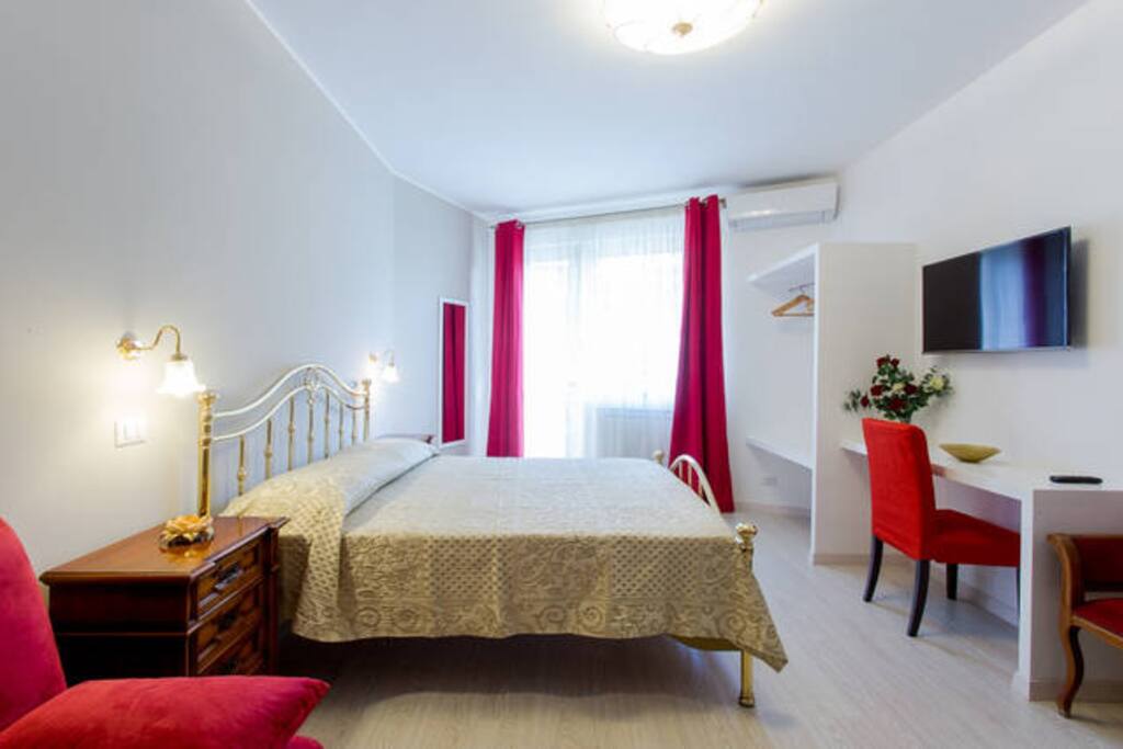 stanza ampia, bella, confortevole, elegante