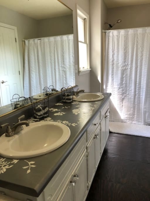 En suite bath