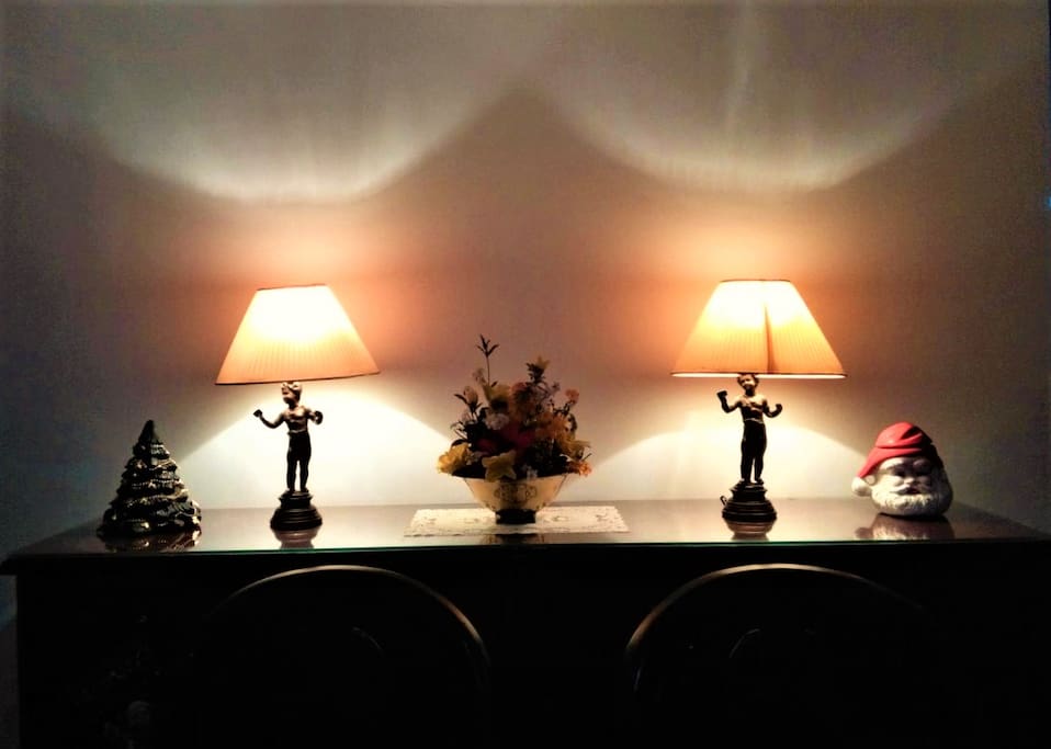 DECORACIÓN DEL MUEBLE AUXILIAR DEL COMEDOR
