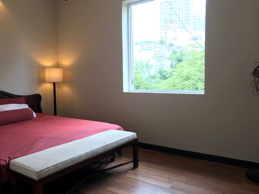 Master Bedroom - King Bed - Lots of lights - Sheraton Hotel View