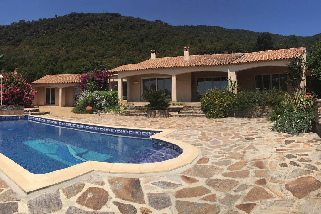 GIANNA : partie gauche de la villa