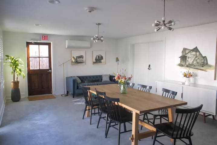 8 – Suite Guest Complex – Sleeps 20 Plus! gallery image 2