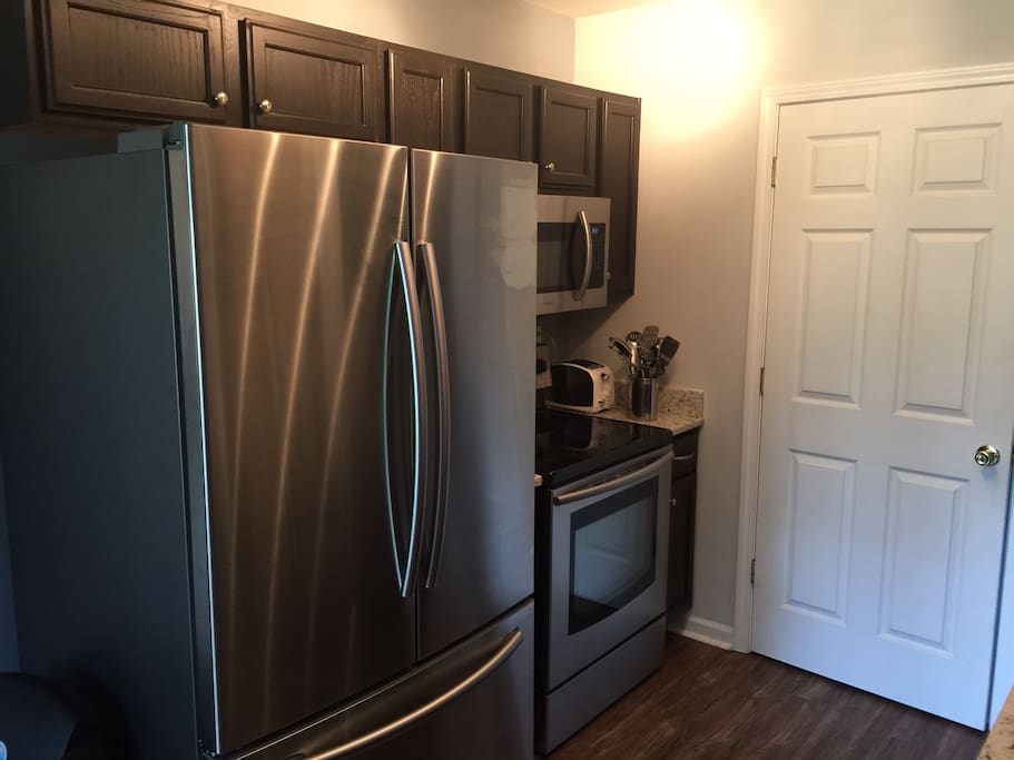New Samsung Stainless Steel Appliances, including
French Door Refrigerator with Ice Maker