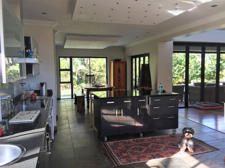 Open plan kitchen/dining area