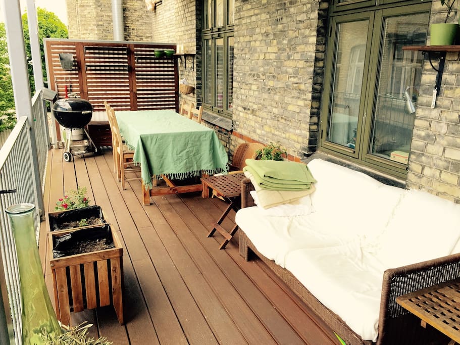 Large balcony that gets the evening sun