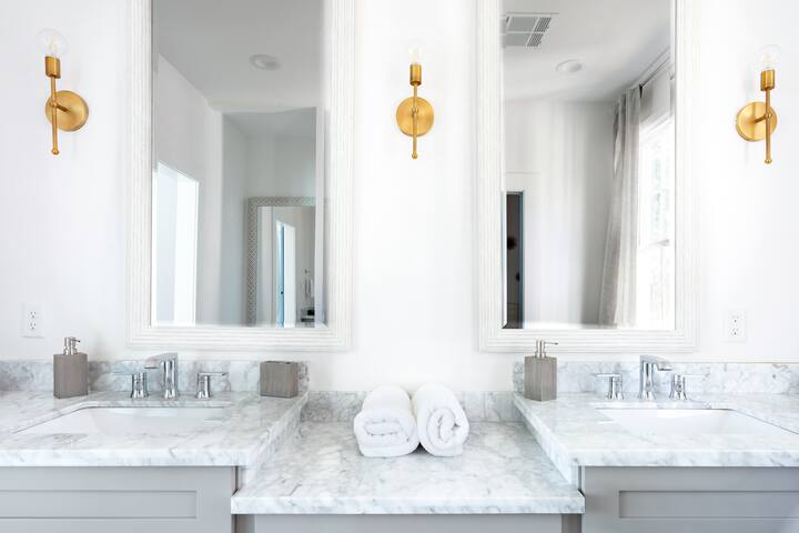 Le Hibou Blanc-Fabulous 4 Bath Historic Bakery gallery image 4