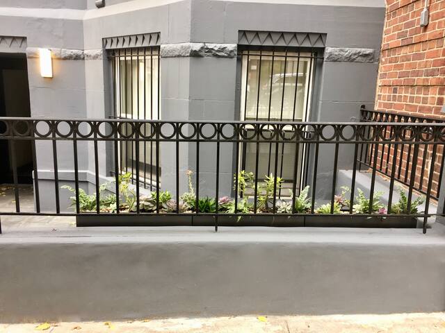 UWS 3BR/2BTH Apt, 1 block from Central Park gallery image 2