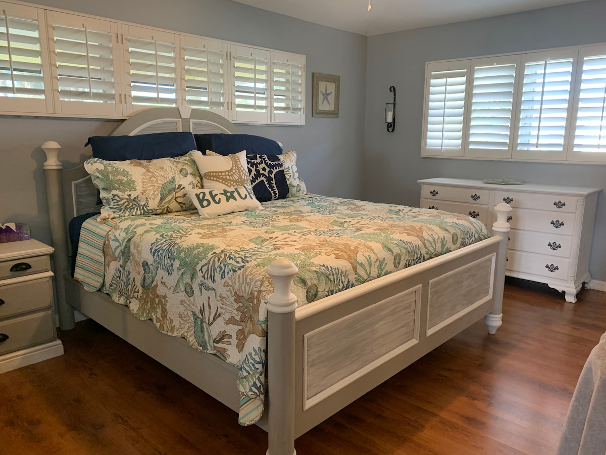 Glavna spavaća soba s bračnim krevetom (širine 180 - 200 cm)