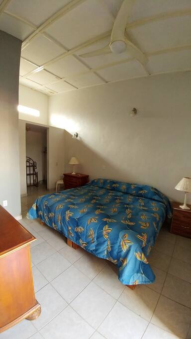 Bedroom - king size bed